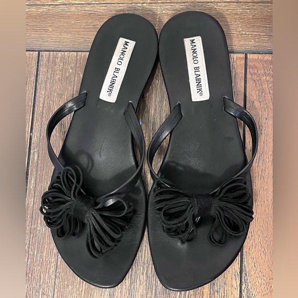 Manolo Blahnik Black Leather Bow Accents Sandals size 37 Women’s US size 7 - Picture 2 of 12